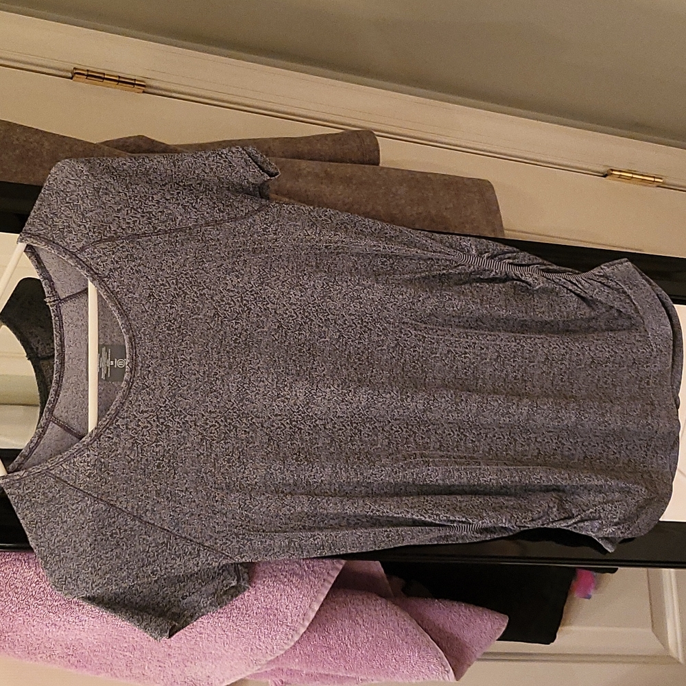 Athleta Grey Tshirt